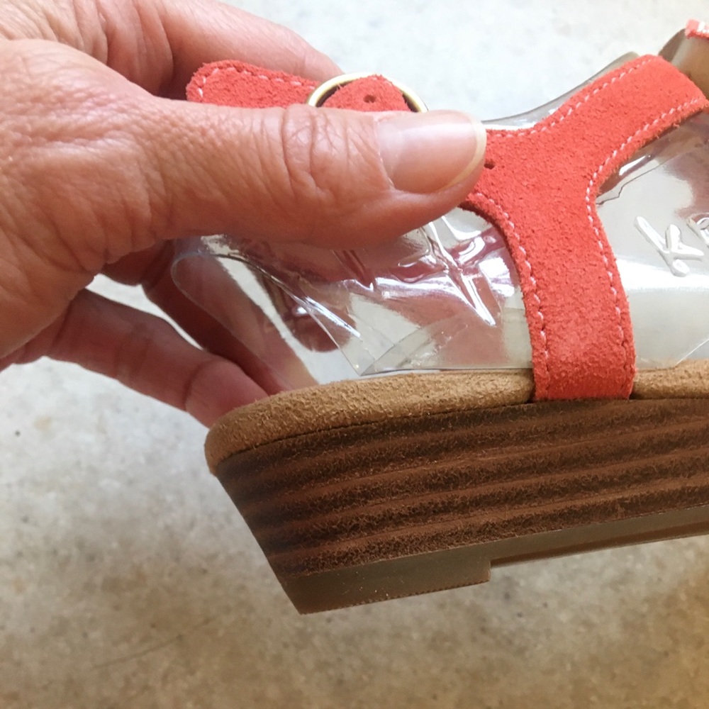 Gorgeous NWT Koolaburra by UGG flower sandal! - Picture 8 of 8